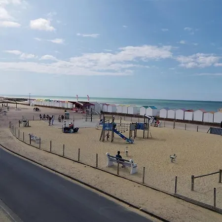 Le Bateau Bleu Avec Vue Sur