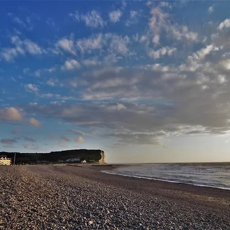 Le Bateau Bleu Avec Vue Sur *