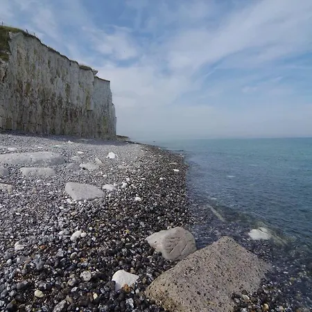 Le Bateau Bleu Avec Vue Sur *